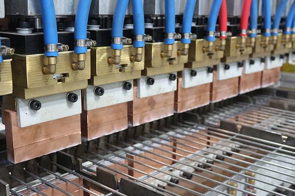 ماشین جوشکاری نقطه ای کنترل شده توسط CNC Hwashi برای تولید ریک سیم یخچال با حجم بالا 1