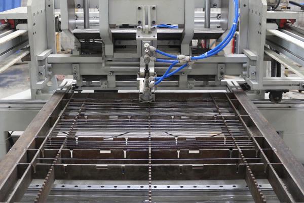 ماشین جوشکاری نقطه ای کنترل شده توسط CNC Hwashi برای تولید ریک سیم یخچال با حجم بالا 2