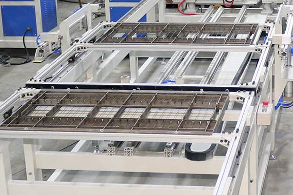 ماشین جوشکاری نقطه ای کنترل شده توسط CNC Hwashi برای تولید ریک سیم یخچال با حجم بالا 3