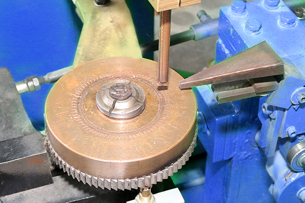 دستگاه جوش نقطه‌ای اتوماتیک برای حلقه داخلی با توزیع دقیق سیم 4