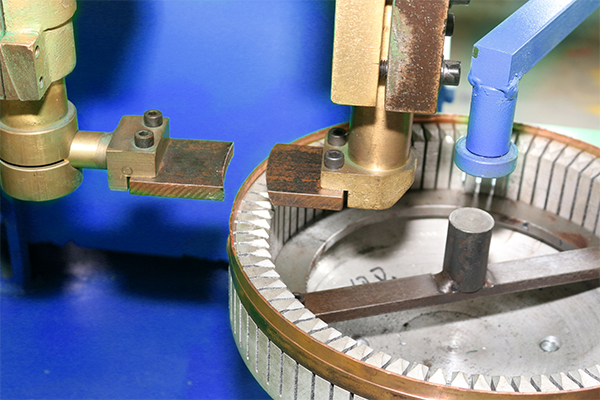 دستگاه جوش نقطه‌ای اتوماتیک برای حلقه داخلی با توزیع دقیق سیم 6