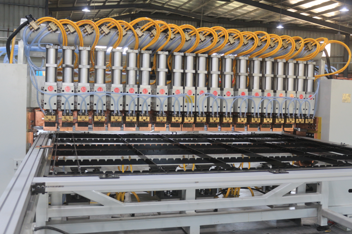 جوشکار چند نقطه ای Hwashi AT-MF25K Gantry با منبع تغذیه اینورتر MFDC تغذیه مبتنی بر سروو و فاصله الکترود قابل تنظیم